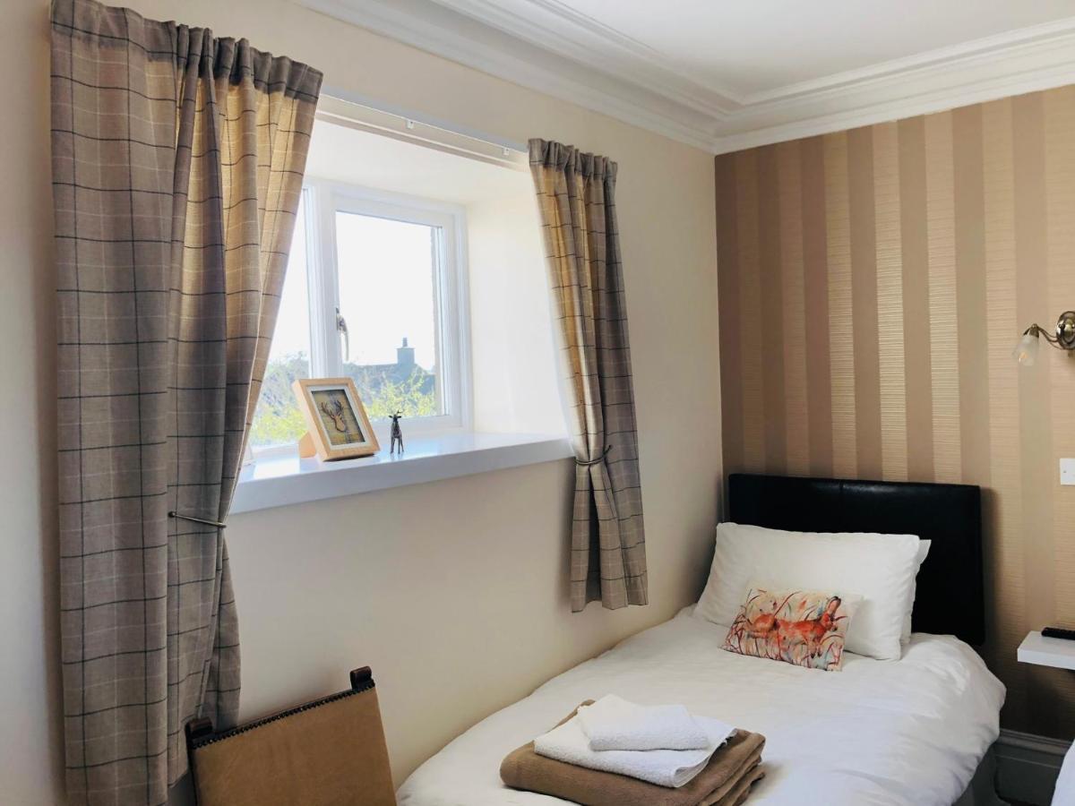 The Aberdeen Arms Hotel Tarves Buitenkant foto