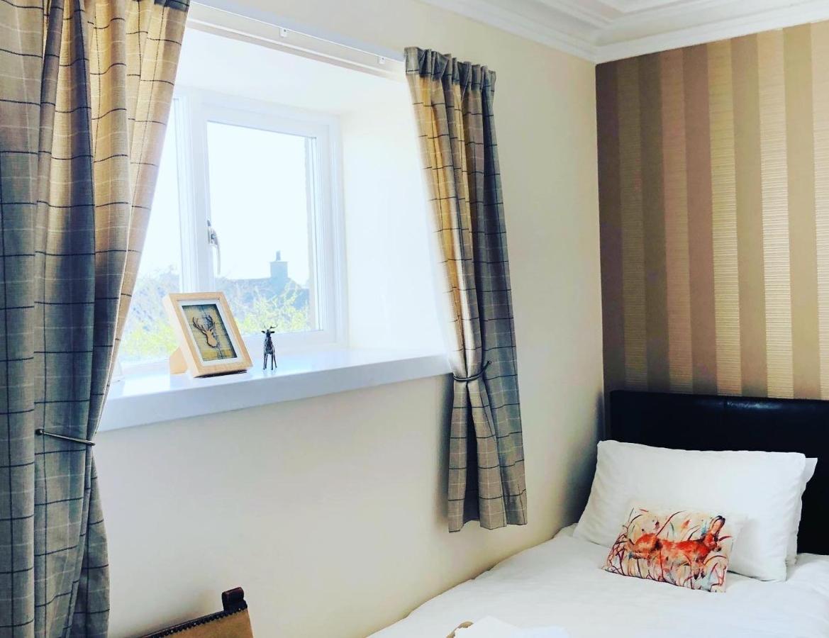 The Aberdeen Arms Hotel Tarves Buitenkant foto